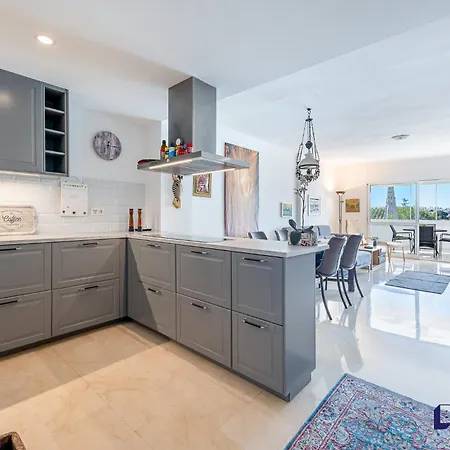 Beachfront 2br W Seaviews By Better Bookings Daire