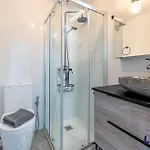 Lägenhet Beachfront 2br W Seaviews By Better Bookings